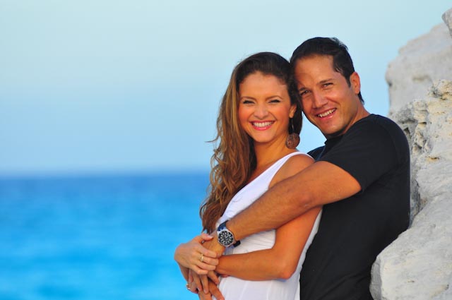 engagement beach photo cancun