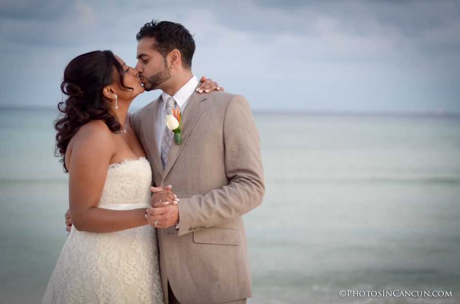 wedding portraits beach wedding photoshoot photographer mayan riviera