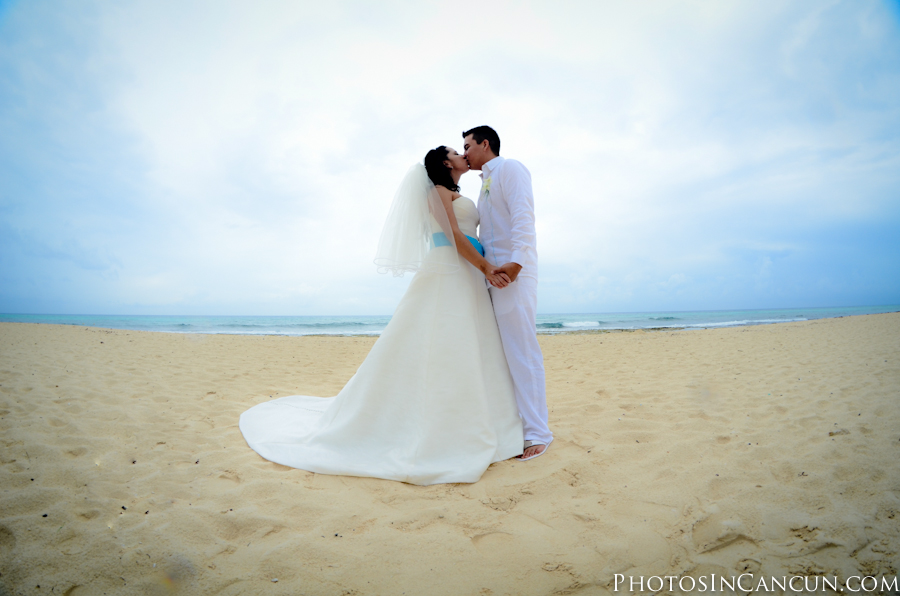 Beach Wedding photos Puerto Morelos Mexico photographer