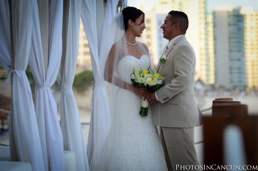 Gran Caribe Real Professional Sunset Wedding Photographers
