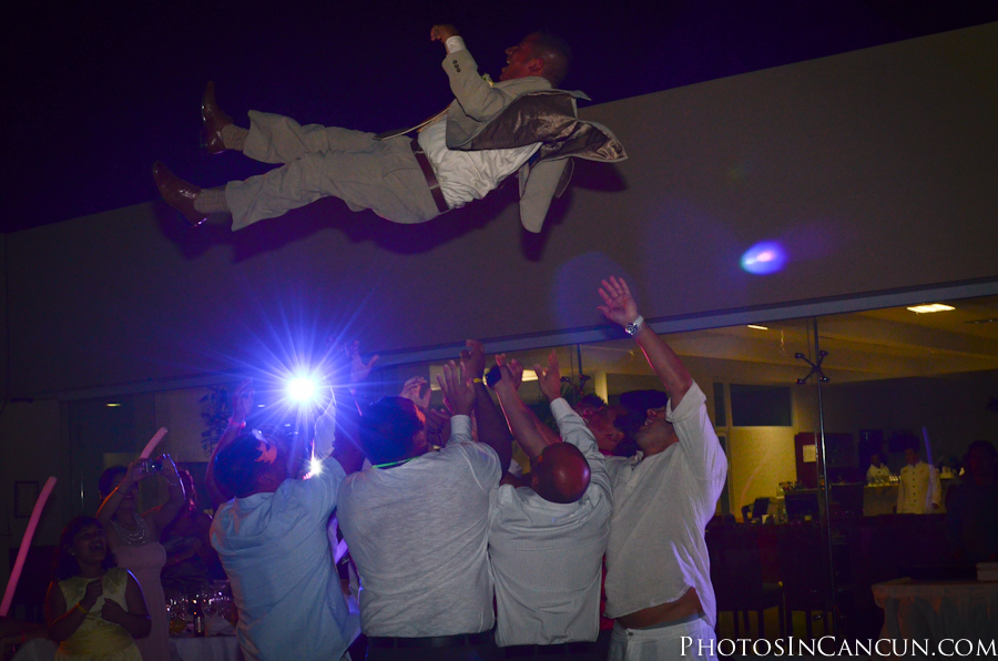 https://www.photosincancun.com/ Gran Caribe Real Wedding Photographers