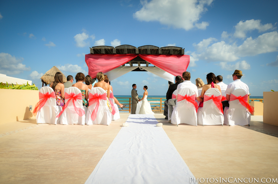 https://www.photosincancun.com/ Now Jade professional wedding photographers