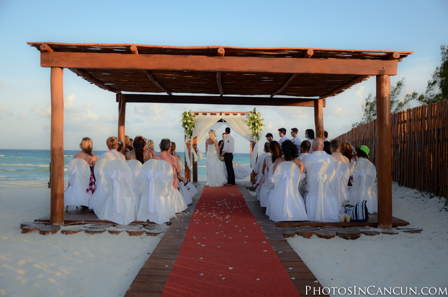 https://www.photosincancun.com/ Sunset Princes Wedding