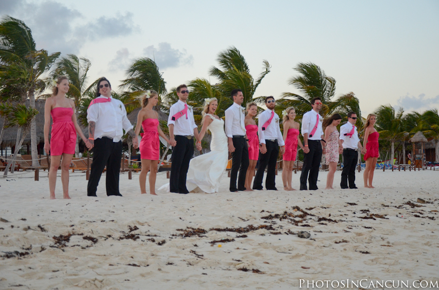 https://www.photosincancun.com/ Group Photos Wedding