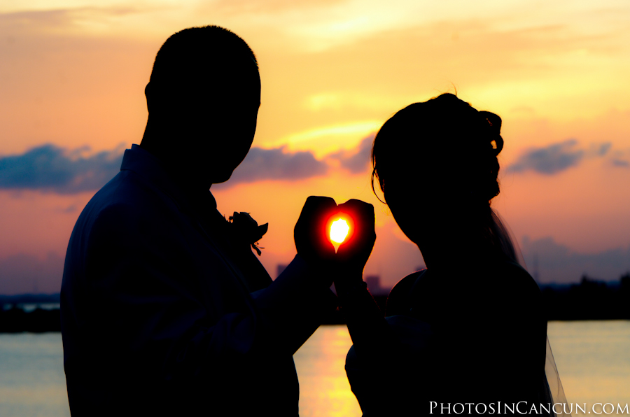 https://www.photosincancun.com/ Photos In Cancun - Gran Caribe Real Cancun Wedding Photos