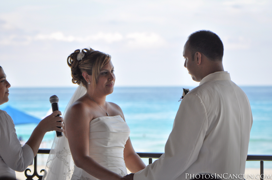 https://www.photosincancun.com/ Photos In Cancun - Gran Caribe Real Cancun Wedding Photos