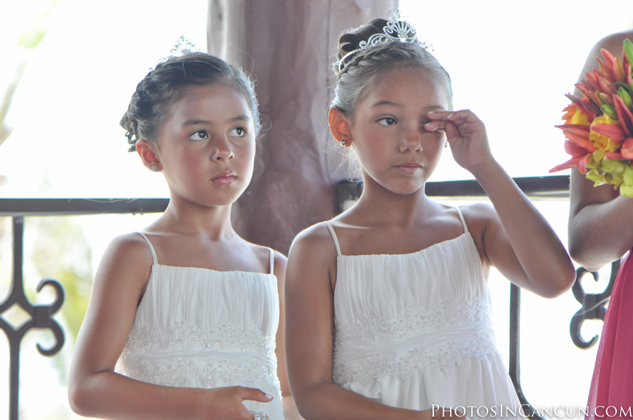 https://www.photosincancun.com/ Photos In Cancun - Gran Caribe Real Cancun Wedding Photos