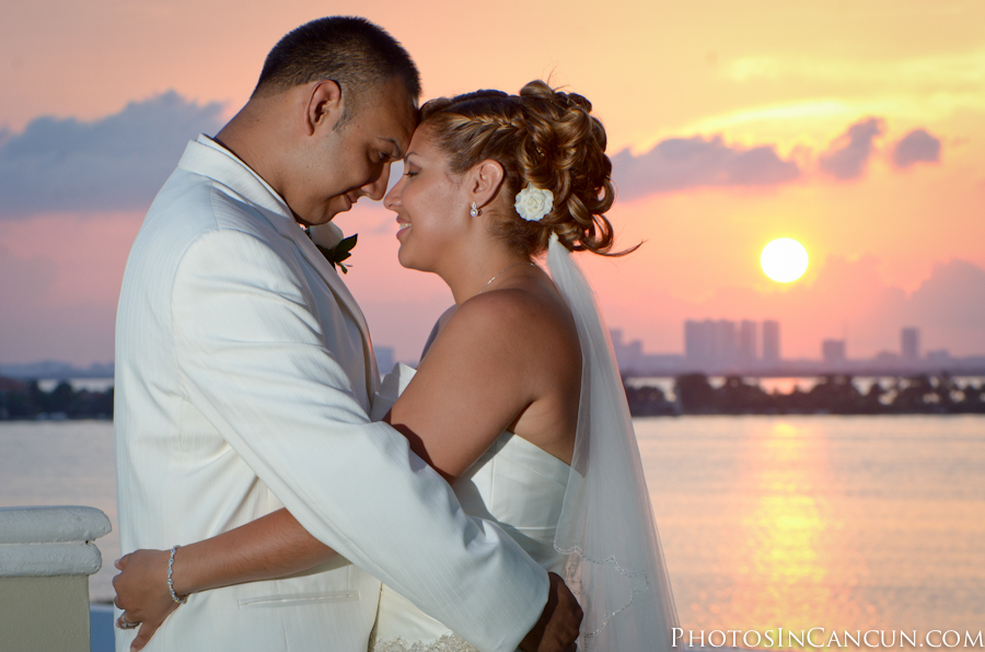 https://www.photosincancun.com/ Photos In Cancun - Gran Caribe Real Cancun Wedding Photos
