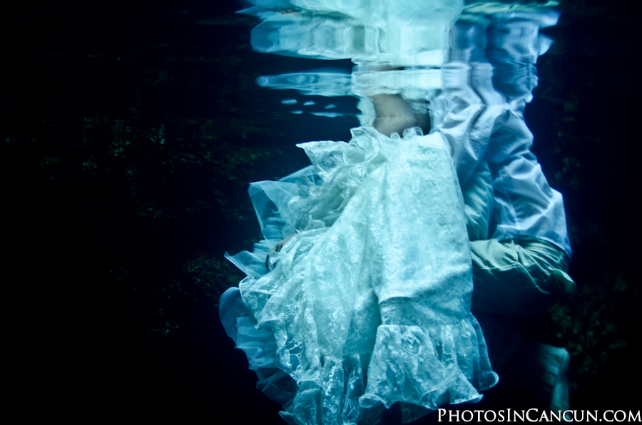 Trash The Dress - Mexico Cenote Underwater Photographer