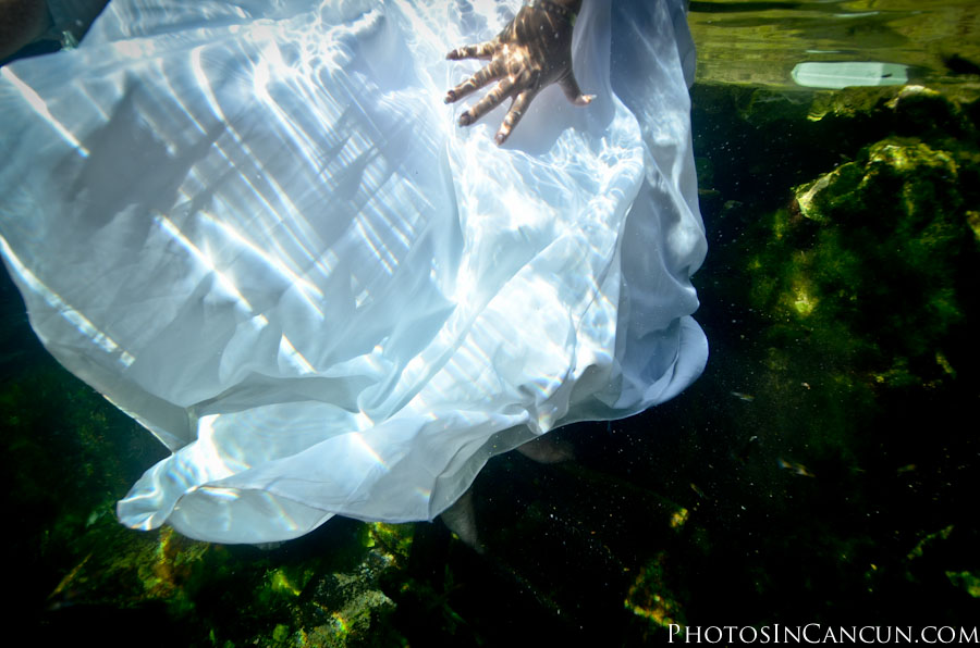 Trash the Dress sessions in cenotes
