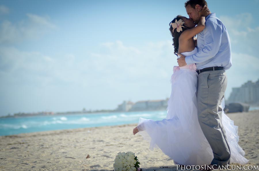 https://www.photosincancun.com/ Trash The Dress - Bridal Make Up Package