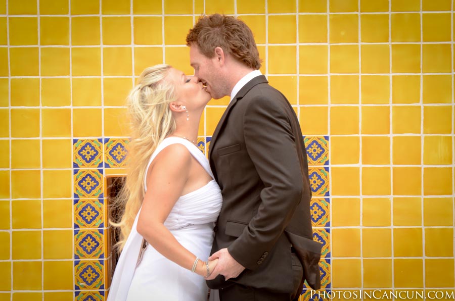 https://www.photosincancun.com/ Urban Mexico Underwater Trash The Dress