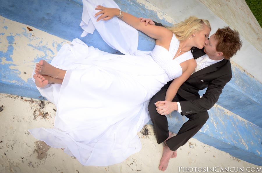 https://www.photosincancun.com/ Urban Mexico Underwater Trash The Dress