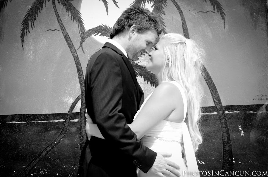 https://www.photosincancun.com/ Urban Mexico Underwater Trash The Dress