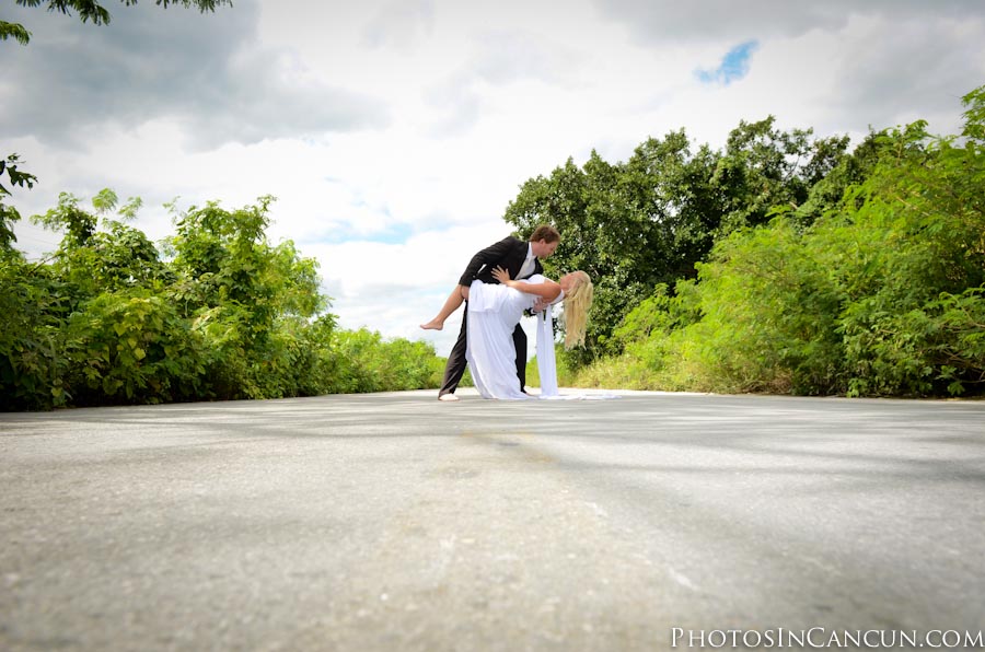 https://www.photosincancun.com/ Urban Mexico Underwater Trash The Dress