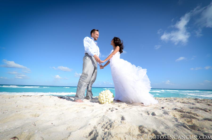 https://www.photosincancun.com/ Trash The Dress - Bridal Make Up Package