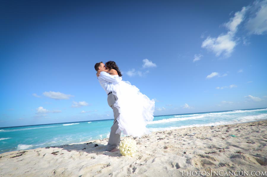 https://www.photosincancun.com/ Trash The Dress - Bridal Make Up Package