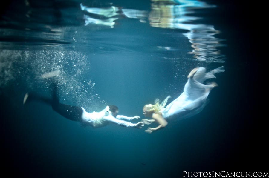 https://www.photosincancun.com/ Urban Mexico Underwater Trash The Dress