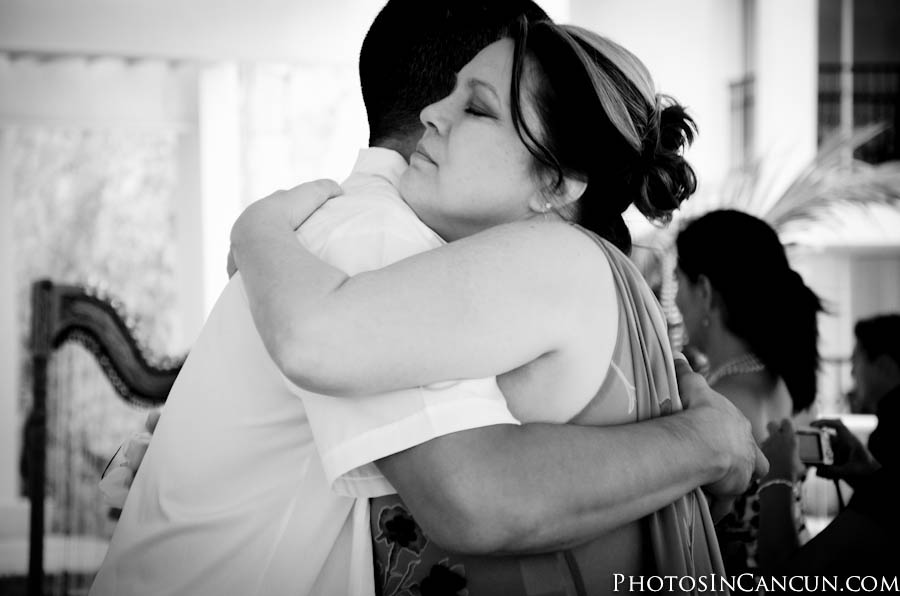 https://www.photosincancun.com/ Photojournalistic Wedding Photos