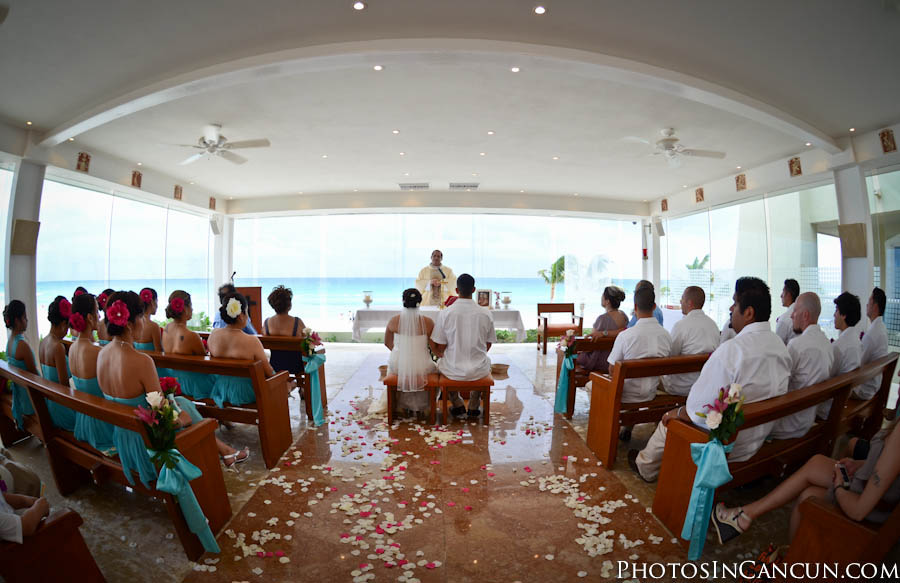 https://www.photosincancun.com/ Photojournalistic Wedding Photos