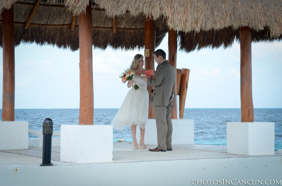 1st look session at the Now Sapphire in Puerto Morelos Mexico Puerto Morelos Mexico Photographer