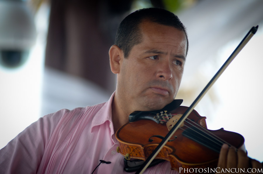 https://www.photosincancun.com/ The-Royal-Cancun-Wedding-Photographer