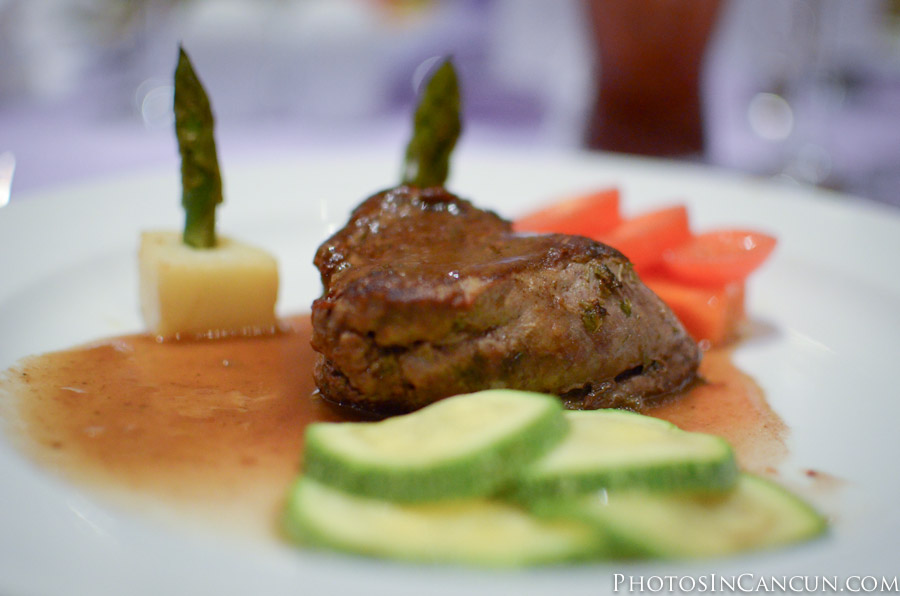 https://www.photosincancun.com/ Reception at The Royal in Cancun