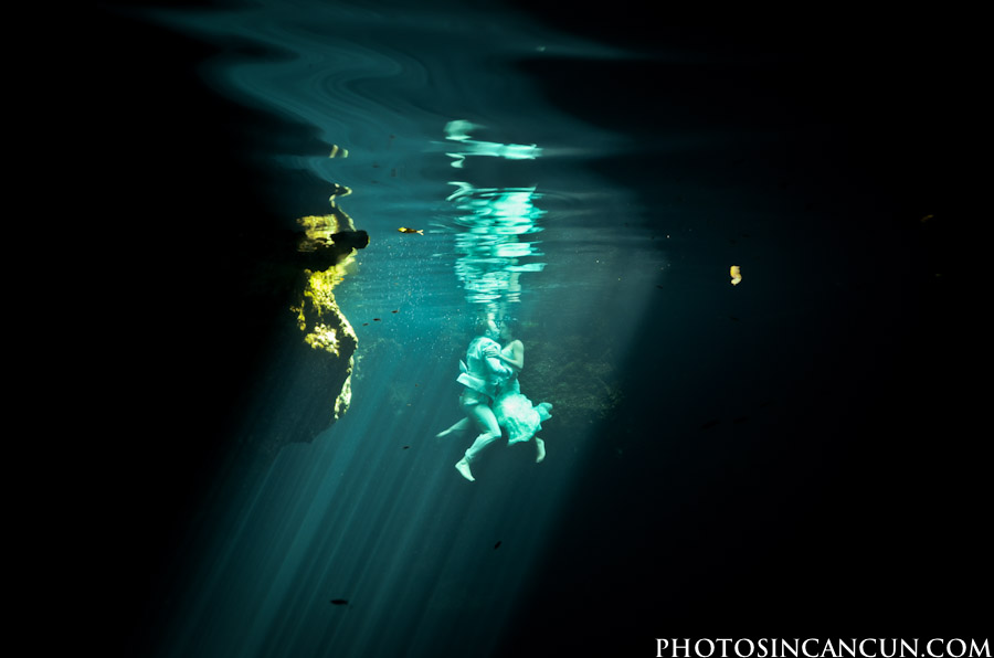 Rock the Dress - Newlywed Session - Underwater - Trash The Dress Cancun