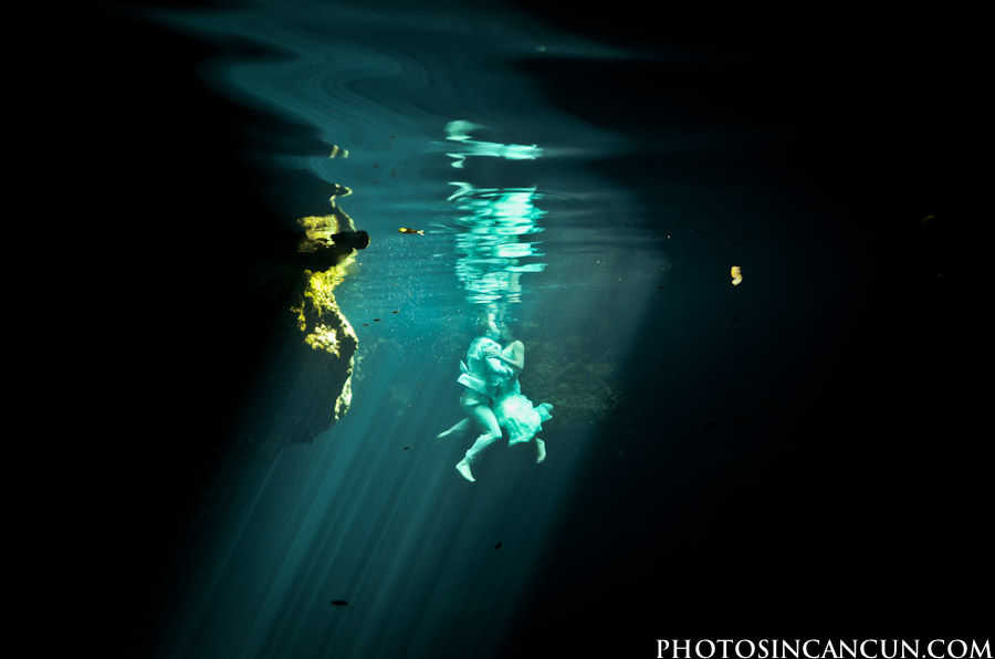 Trash The Dress Cancun Rock the Dress - Newlywed Session - Underwater - Trash The Dress Cancun