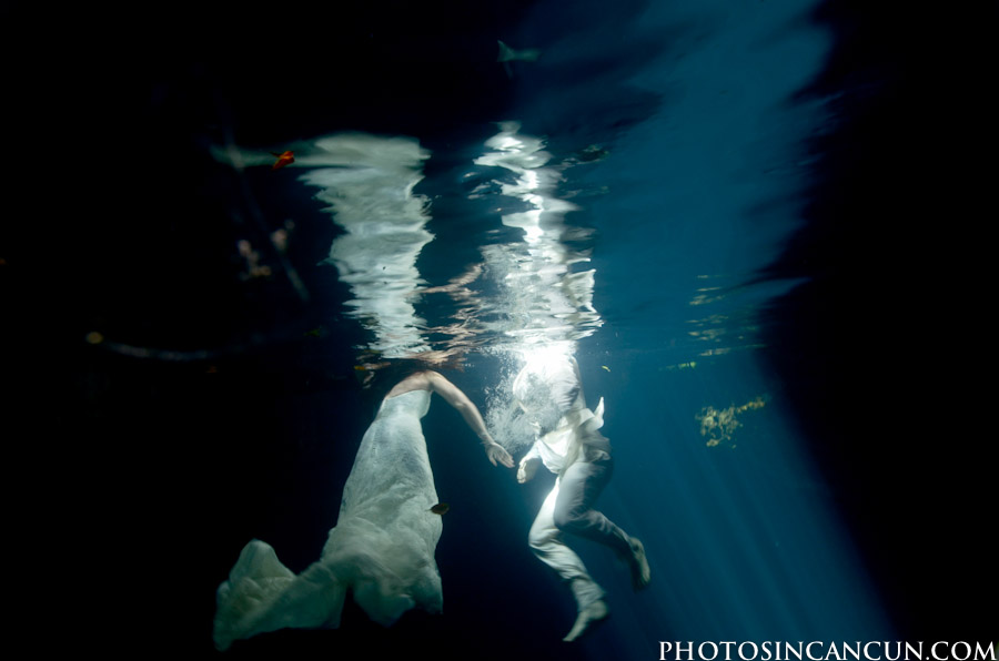 Trash The Dress Cancun Rock the Dress - Newlywed Session - Underwater - Trash The Dress Cancun