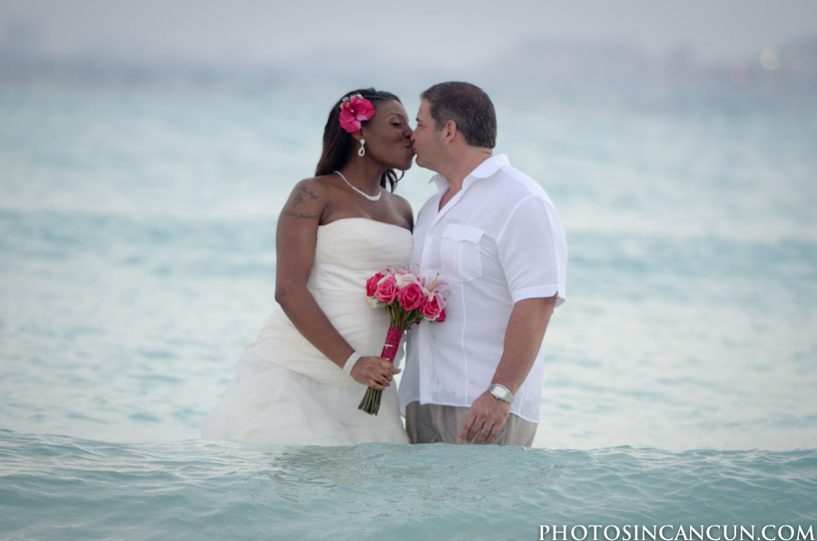 www.photosincancun.com Day After Maternity Photo Session Dreams Cancun Mexico