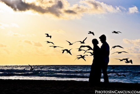 Indian Couple Photos at Sunrise in Cancun thumbnail