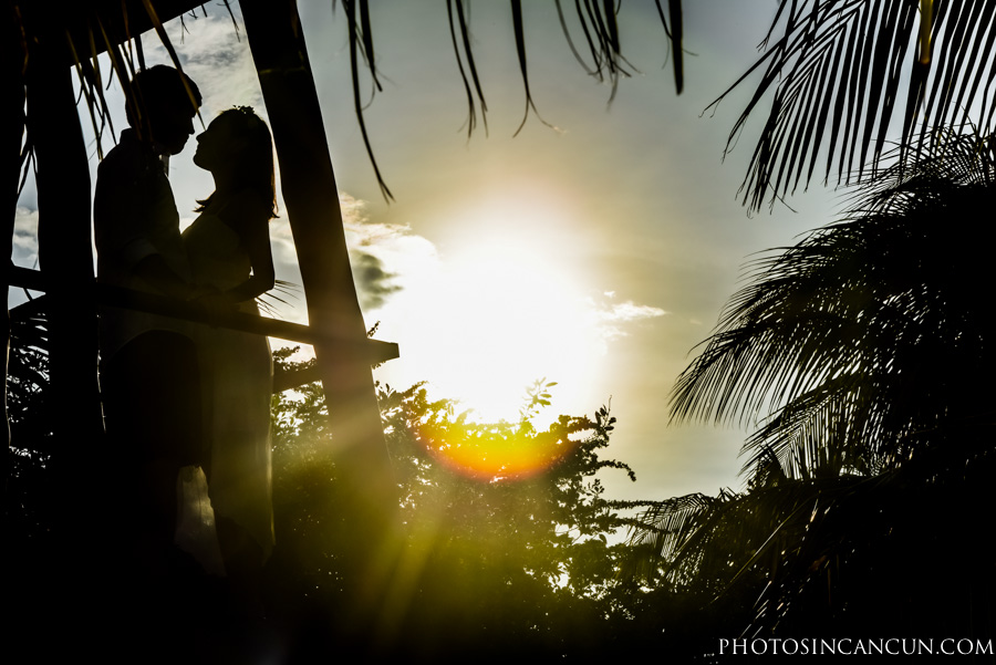 Silhouette of couple kissing in Cancun Mexico