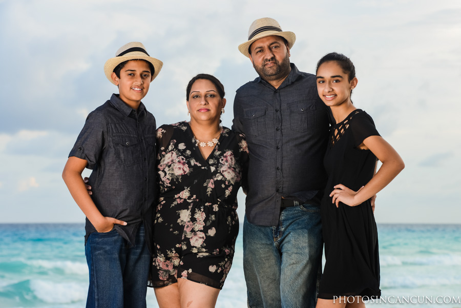 Professional Family Beach Photos in Cancun during Vacation